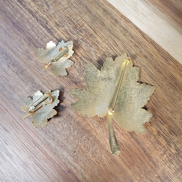 Vintage Sarah Coventry Leaf Pin Brooch & Clip on Earrings Set 1960s 1970s - Picture 8 of 14